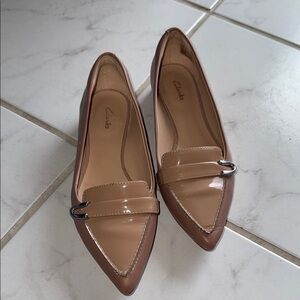 Clarks Women's Tan Loafers 6M